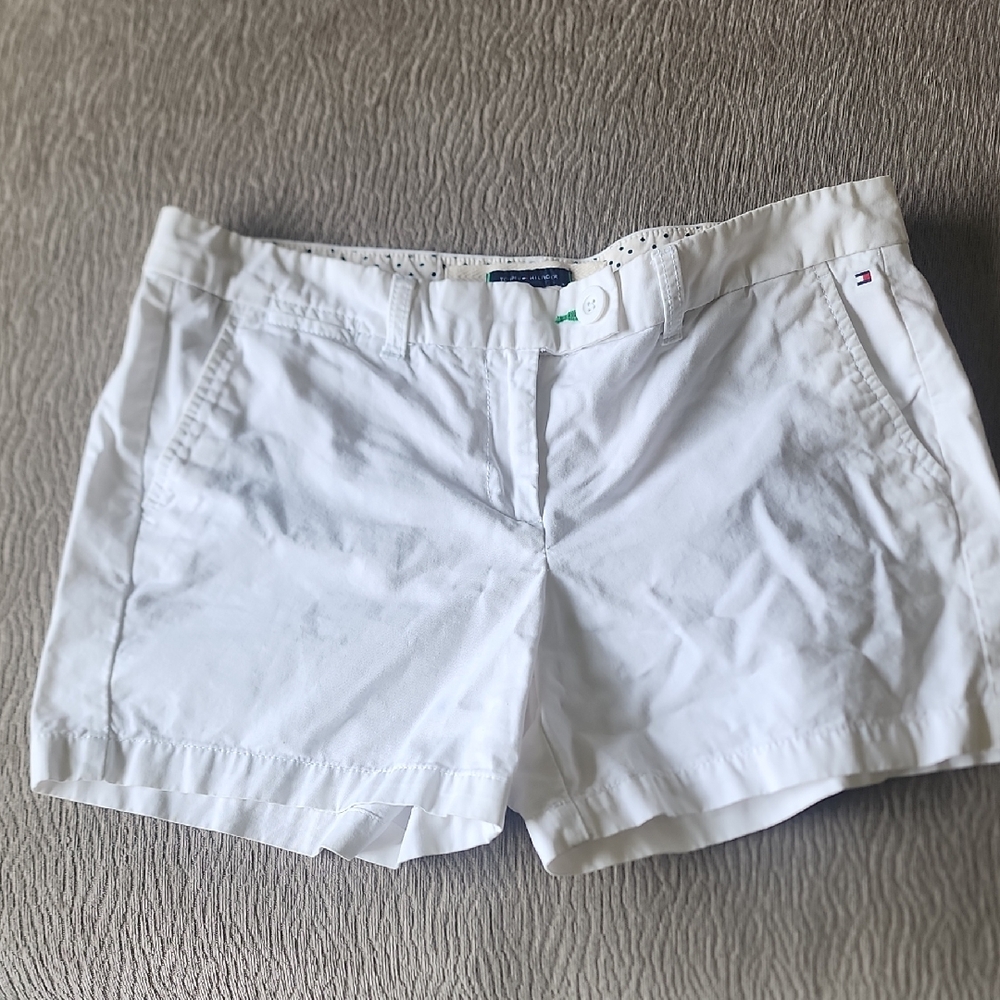 Tommy Hilfiger White Bermuda Shorts for Casual Summer Style